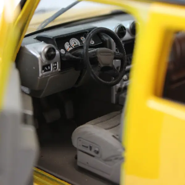 Maisto 2002 Hummer H2 SUV 4x4 1:18 Scale Yellow Diecast Model