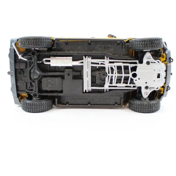 Maisto 2002 Hummer H2 SUV 4x4 1:18 Scale Yellow Diecast Model