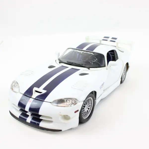 Maisto Dodge Viper GTS 1:18 Diecast Model Car White Blue Stripes