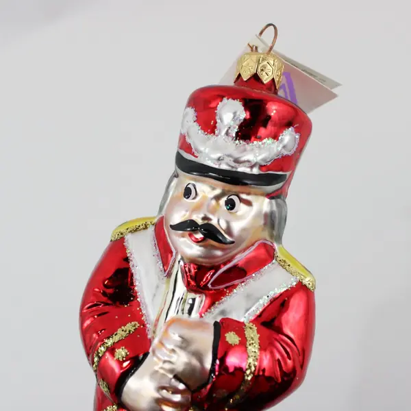 Mia & Calik British Soldier Red Coat Holding Rifle Mouth Blown Glass 6.75" Tall