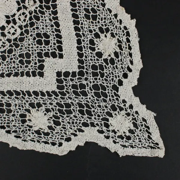 Antique Filet Lace Table Runner 45 x 12 Floral Scalloped Edge