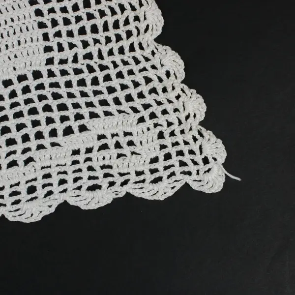 Filet Crochet Lace Table Runner Doily White Floral Scalloped Edge Handmade