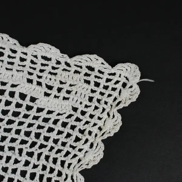 Filet Crochet Lace Table Runner Doily White Floral Scalloped Edge Handmade