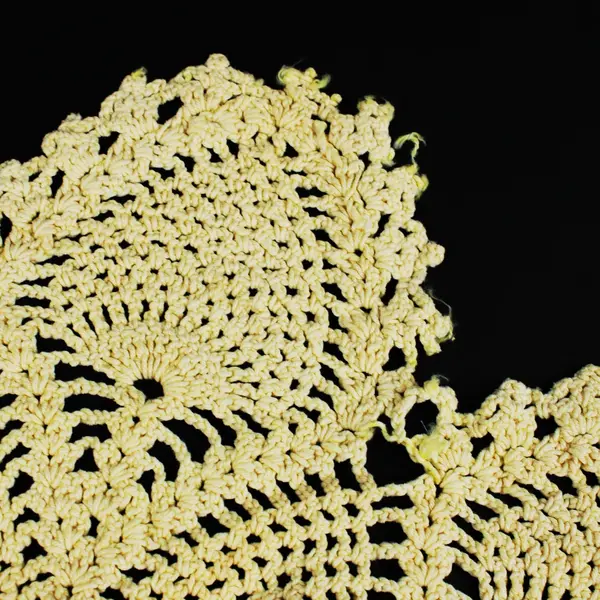Handmade Crochet Pineapple Doily 22in Round Cream