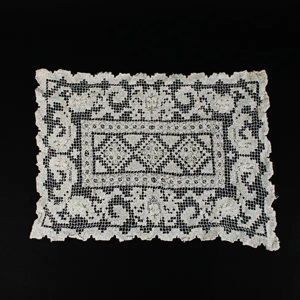 Knotted Filet Lace Table Doily Rectangular Floral Scalloped Edge