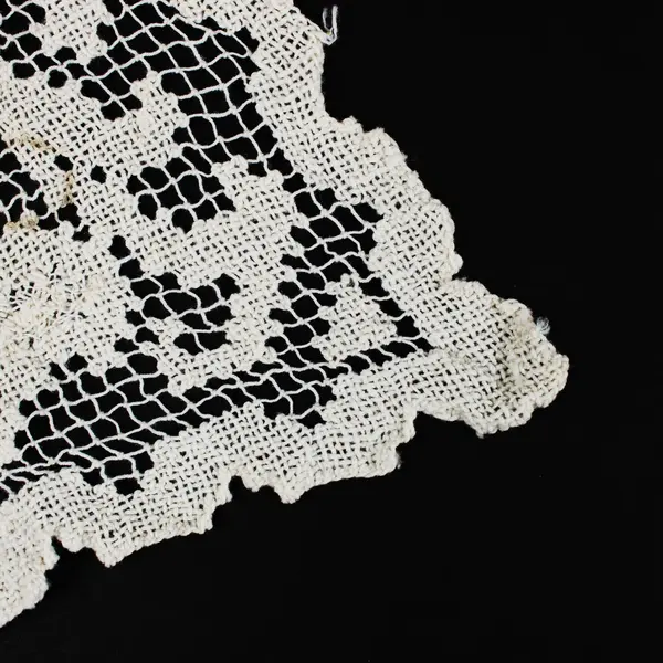 Knotted Filet Lace Table Doily Rectangular Floral Scalloped Edge