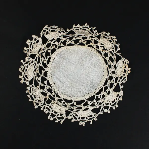 Lot of 4 White Mixed Crochet & Cloth Eyelet Lace Doilies Scalloped Edge