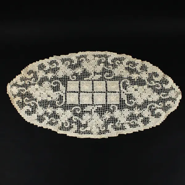 Crochet Filet Lace Doily Oval Floral Scalloped Edge White 21x10.5