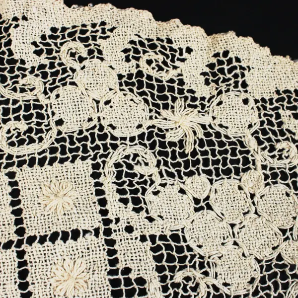 Crochet Filet Lace Doily Oval Floral Scalloped Edge White 21x10.5