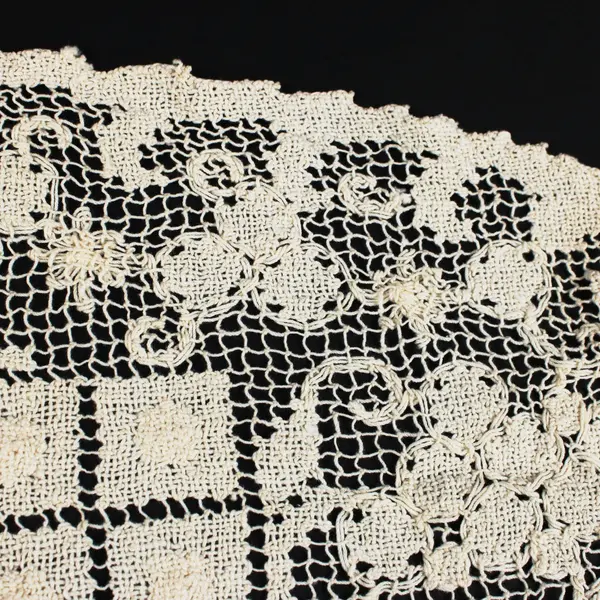 Crochet Filet Lace Doily Oval Floral Scalloped Edge White 21x10.5