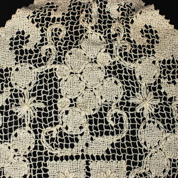 Crochet Filet Lace Doily Oval Floral Scalloped Edge White 21x10.5