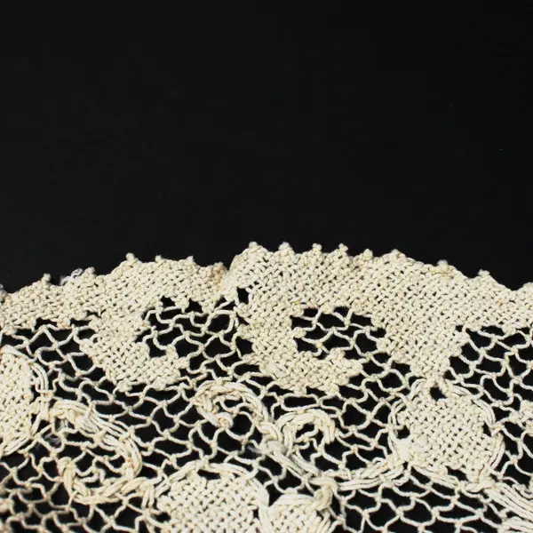 Crochet Filet Lace Doily Oval Floral Scalloped Edge White 21x10.5