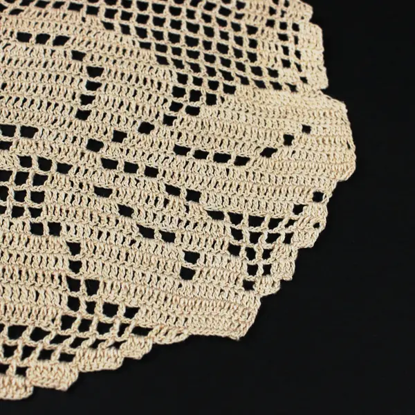 Lot of 2 Crochet Lace Table Runner & Round Doily Floral Rose