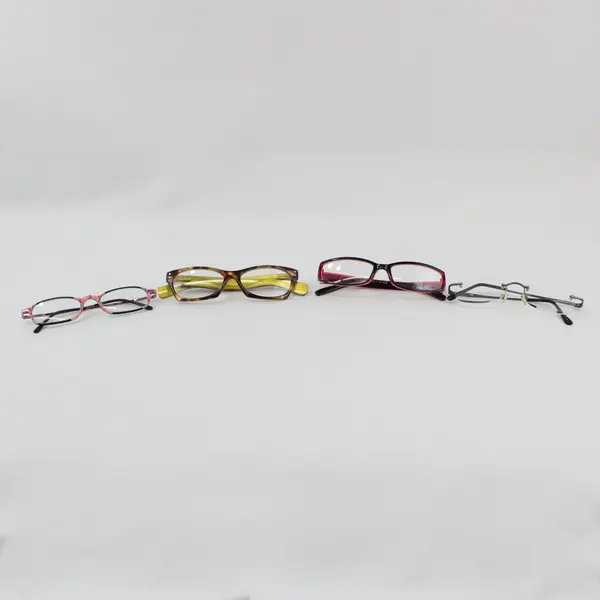 Lot of 4 Pairs Reading Glasses +1.50 Peepers & Daring Mag Assorted
