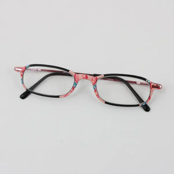 Lot of 4 Pairs Reading Glasses +1.50 Peepers & Daring Mag Assorted