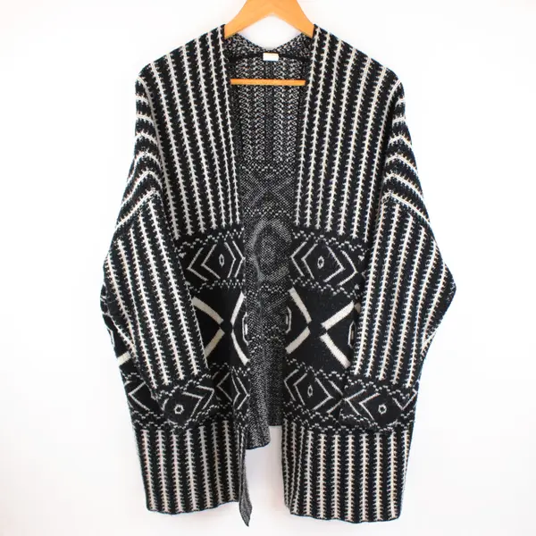 Wild Pearl Women's Black White Geometric Knit Cardigan XS/S