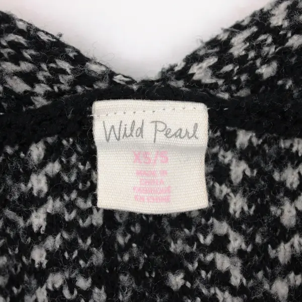 Wild Pearl Women's Black White Geometric Knit Cardigan XS/S