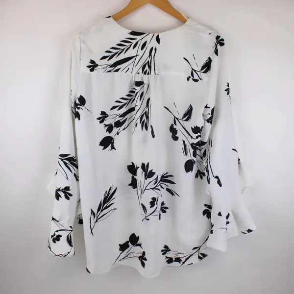 Vince Camuto Women's Small Floral Blouse White Black V-Neck 3/4 Sleeve