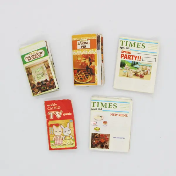 Lot of 5 Calico Critters Miniature Books Dollhouse Accessories