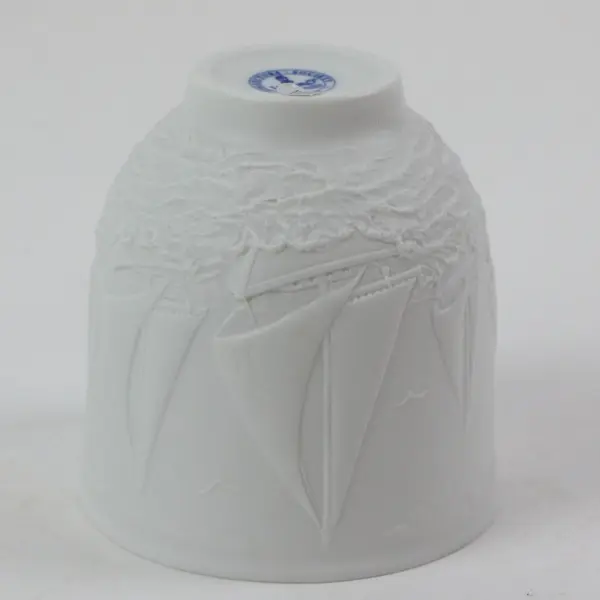 Lladró Sailing the Seas Portavela Regata 17657 Porcelain Candle Holder