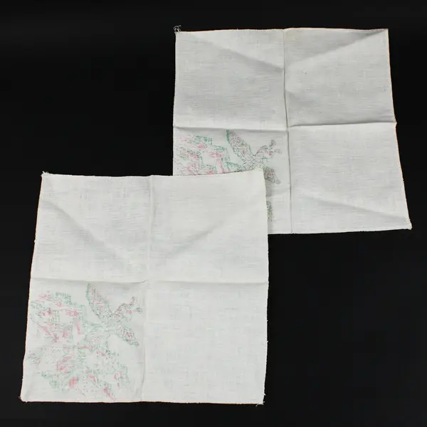 Alaska Souvenir Cloth Squares Set of 4 Totem Pole Husky 12x11