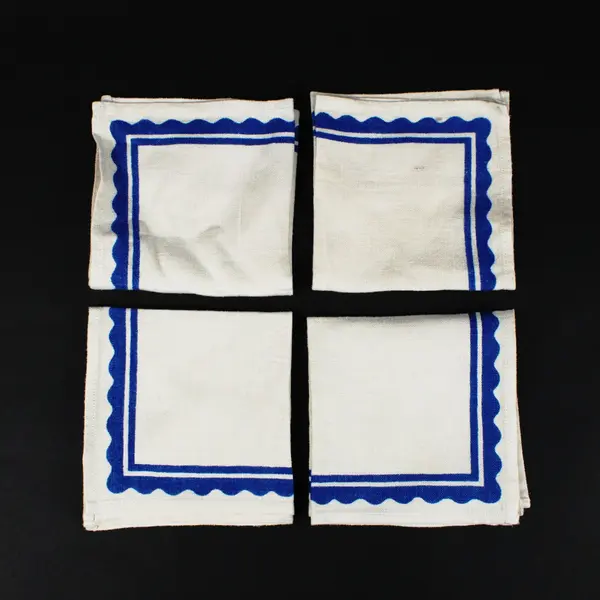 Lot of 4 Blue-Bordered Linen Napkins Scalloped Decorative Border