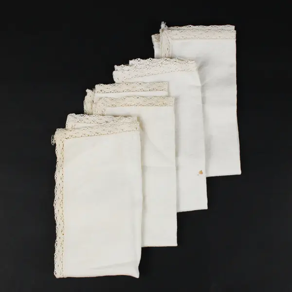 Lot of 4 Cream Dinner Napkins 17x17 Lace Trim Pre-Owned Set