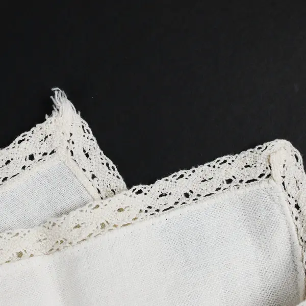 Lot of 4 Cream Dinner Napkins 17x17 Lace Trim Pre-Owned Set
