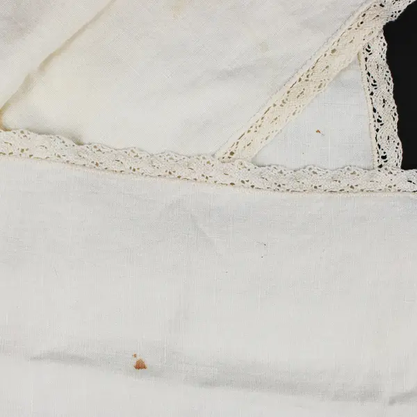 Lot of 4 Cream Dinner Napkins 17x17 Lace Trim Pre-Owned Set