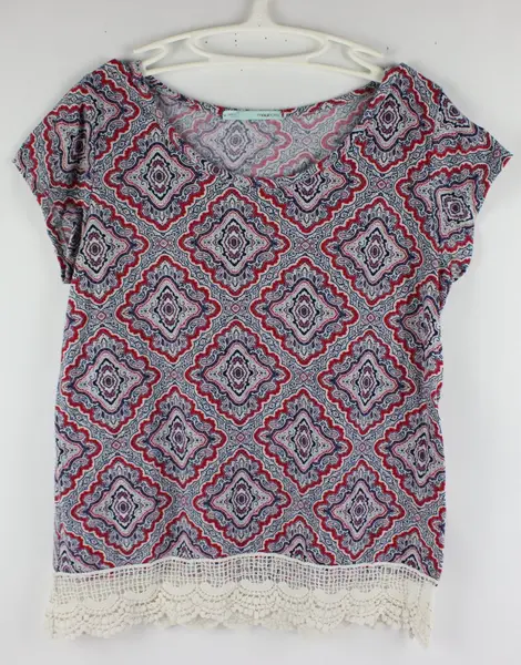 Maurices Women's Medium Blue Red Pattern Short Sleeve Crochet Hem T-Shirt