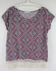 Maurices Women's Medium Blue Red Pattern Short Sleeve Crochet Hem T-Shirt