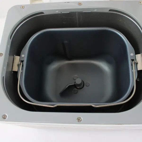 Oster ExpressBake Breadmaker Model 5834 2 lb Capacity