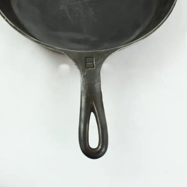 Griswold No. 8 Cast Iron Skillet Frying Pan Pouring Spout