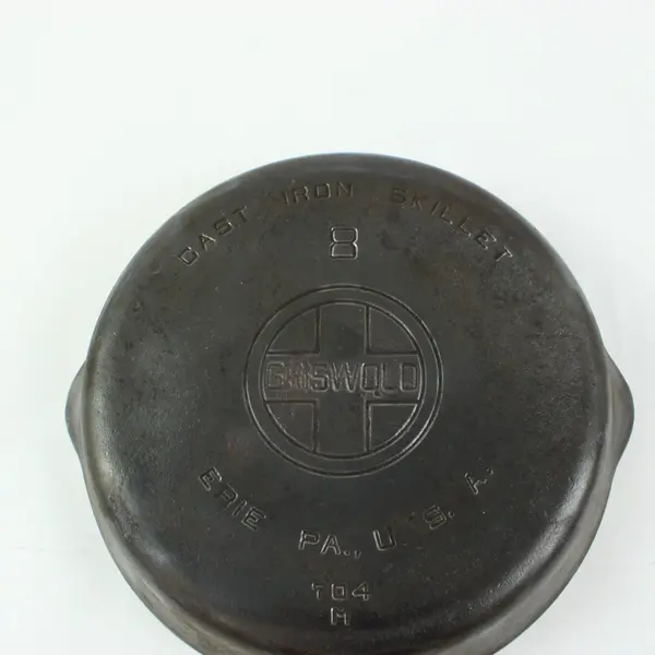Griswold No. 8 Cast Iron Skillet Frying Pan Pouring Spout
