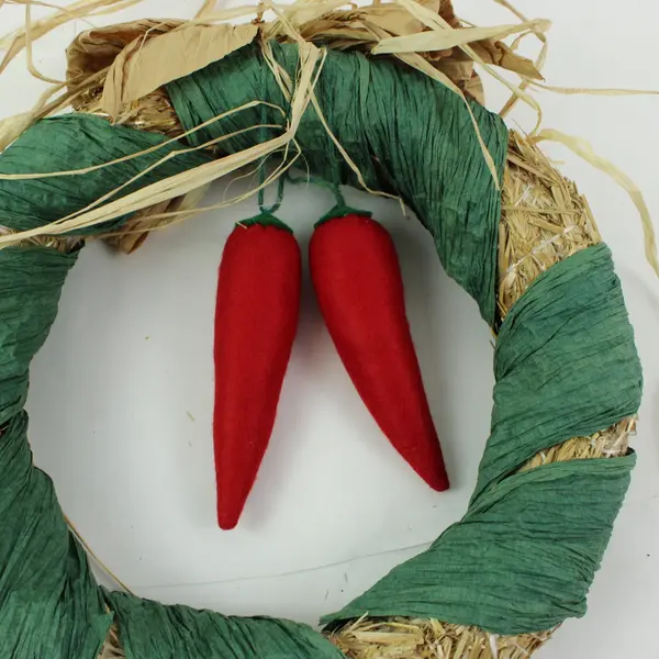 Handmade Straw Harvest Wreath Wrapped Green Crinkle Paper Chili Peppers Bow Good