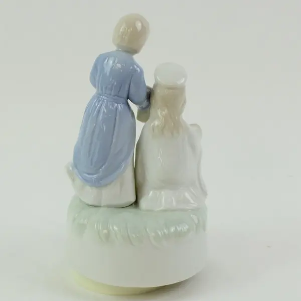 Porcelain Nativity Silent Night Music Box Mother Holding Baby Jesus & Father 