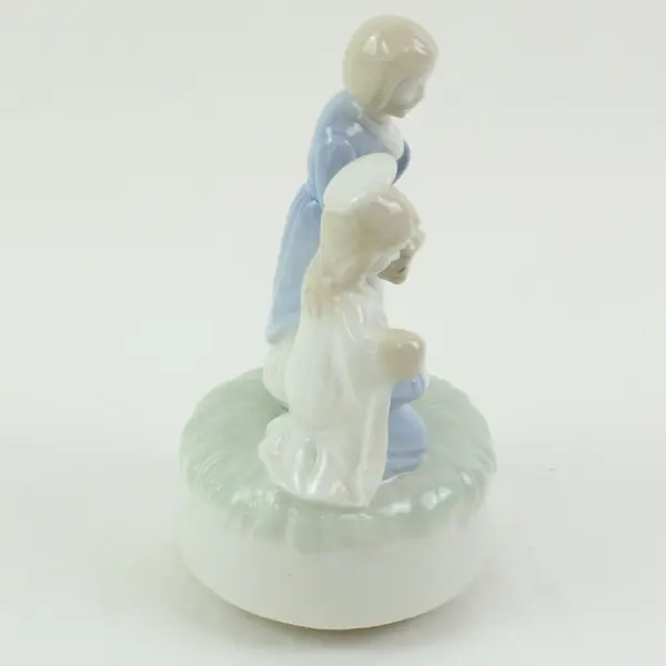 Porcelain Nativity Silent Night Music Box Mother Holding Baby Jesus & Father 