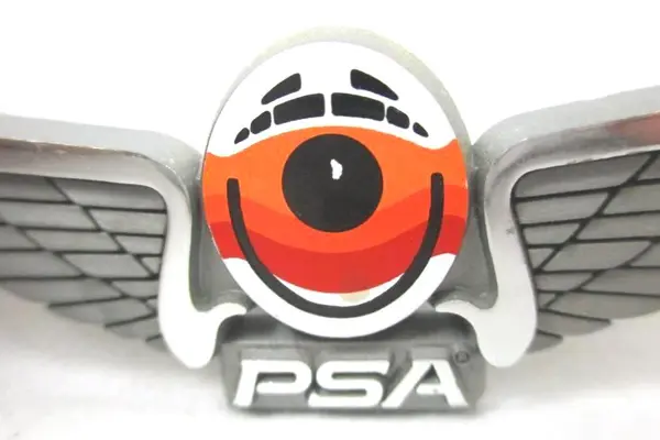 Stoffel Seals PSA Pacific Southwest Airlines Plastic Wings Pin Good