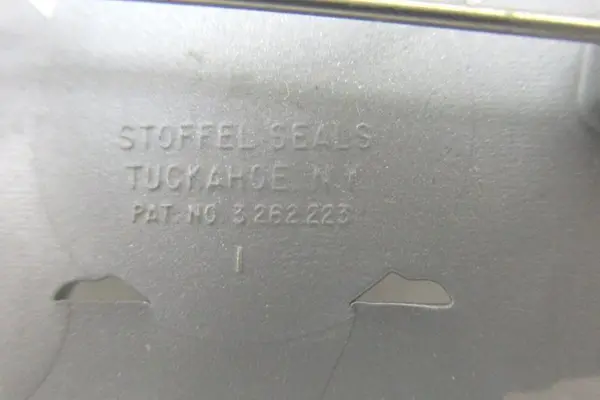 Stoffel Seals PSA Pacific Southwest Airlines Plastic Wings Pin Good