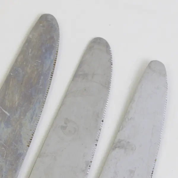 A Lot of 3 Oneida Quadratic Pattern Solid Dinner Knives Glossy Frosted 9.5 Inch
