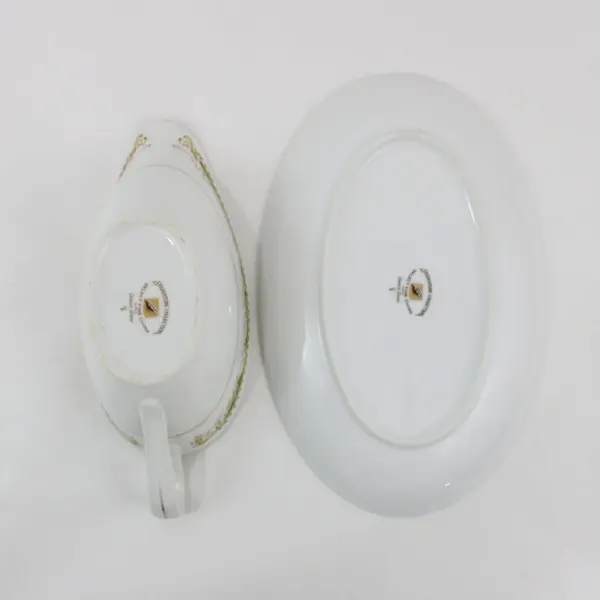 Signature Collection Queen Anne Gravy Boat & Underplate 