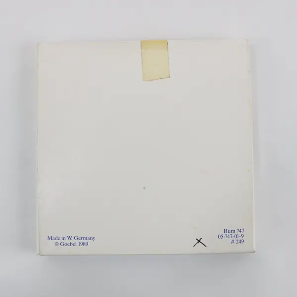1990 Hummel Goebel  Little Homemakers Collector Plate # 3 A Stitch in Time 