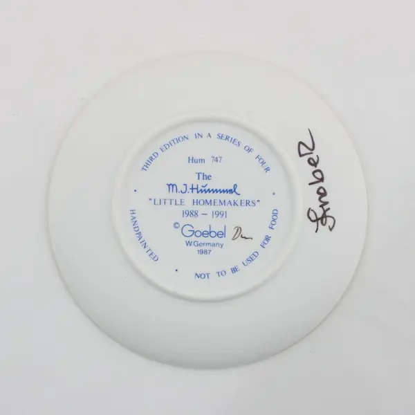 1990 Hummel Goebel  Little Homemakers Collector Plate # 3 A Stitch in Time 