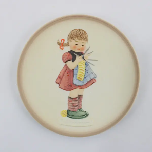 Goebel Hummel Little Homemakers #3 A Stitch in Time Plate w/ Box