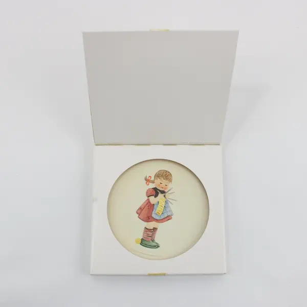 Goebel Hummel Little Homemakers #3 A Stitch in Time Plate w/ Box