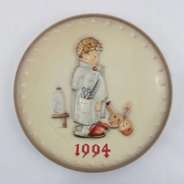 1994 Goebel Hummel Annual Porcelain Collector Plate Doctor 7.5 Inch