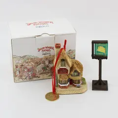 2001 David Winter Dinner Party Collection Cheshire Cheese Cottage D1193