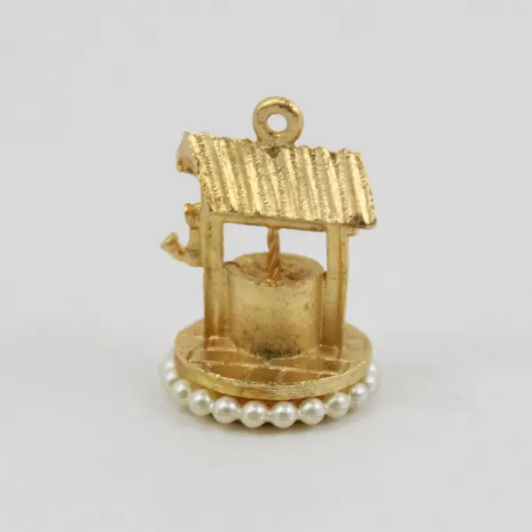 Vintage Gold-Tone 3D Wishing Well Bucket Charm w/seed pearl base 