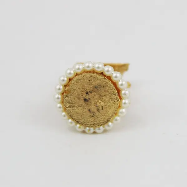 Vintage Gold-Tone 3D Wishing Well Bucket Charm w/seed pearl base 