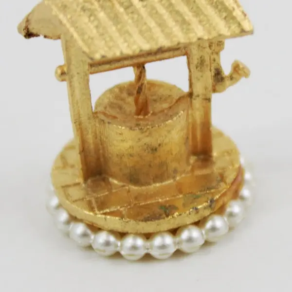 Vintage Gold-Tone 3D Wishing Well Bucket Charm w/seed pearl base 